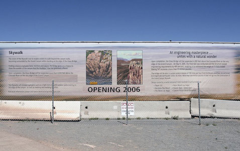   .  Grand Canyon Skywalk         2006- ( Stephen DesRoches).